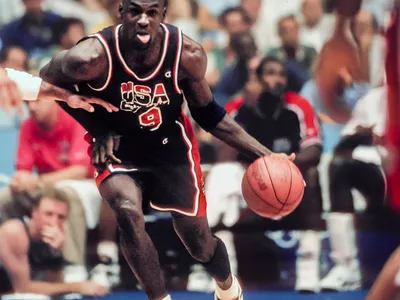 截然不同的 截然不同的